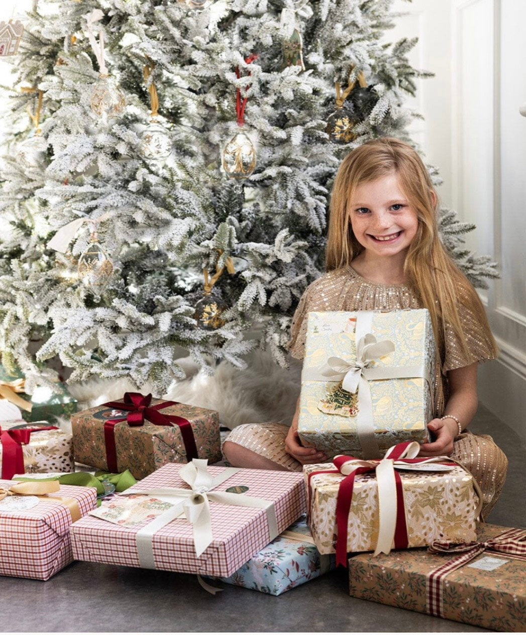 Gift Wrap Roll 3m - Christmas Holly (Champagne with Gold Foil)