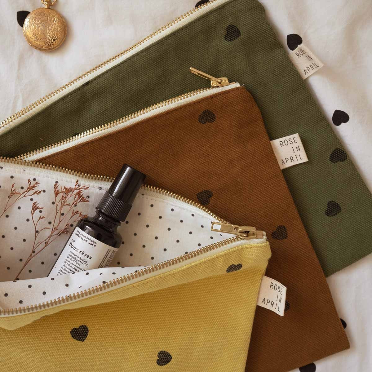 Lili Pouch Heart Print Kaki