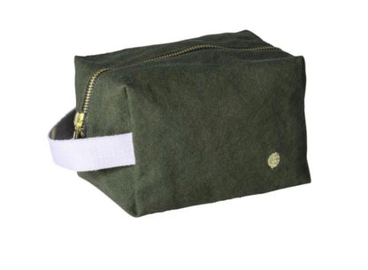 Iona Kale, Pouch