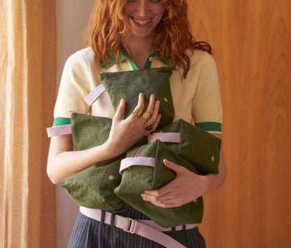 Iona Kale, Pouch