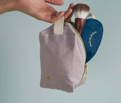 Iona Poivre Rose, Pouch