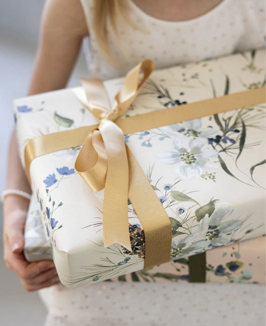 Gift Wrap Roll 3M - A Christmas Garden (cream)
