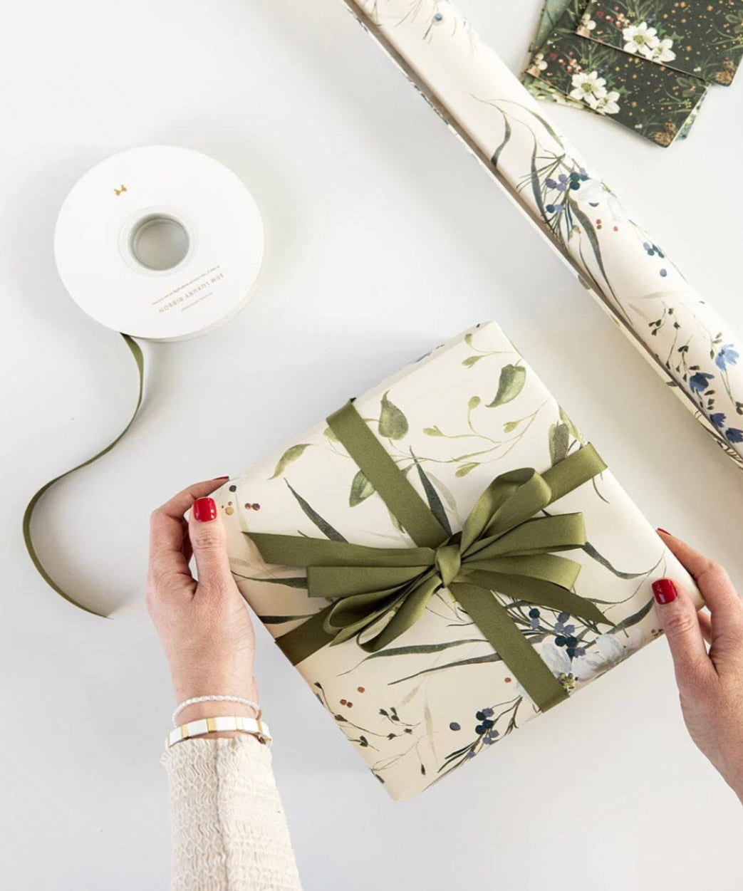 Gift Wrap Roll 3M - A Christmas Garden (cream)