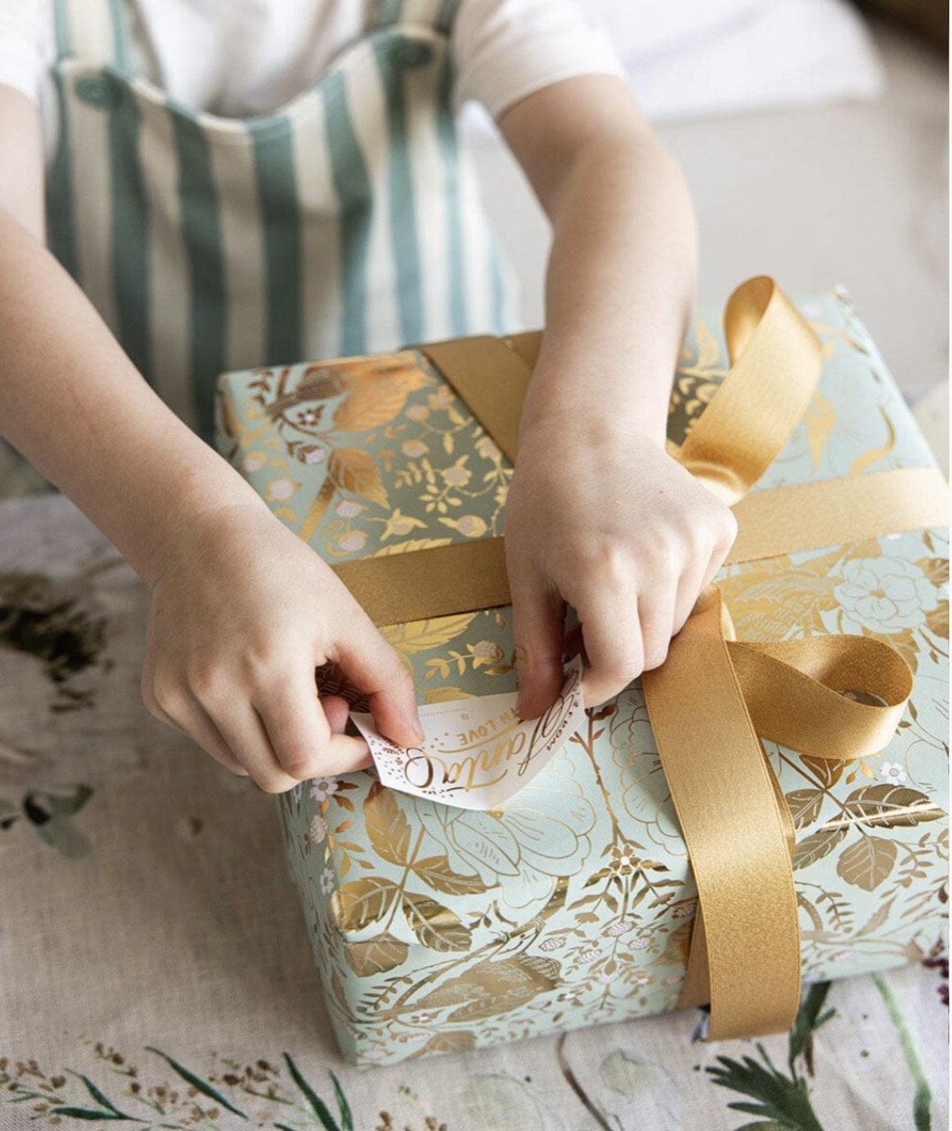 Floral Fields Christmas Stickers on a roll - 40 Pack