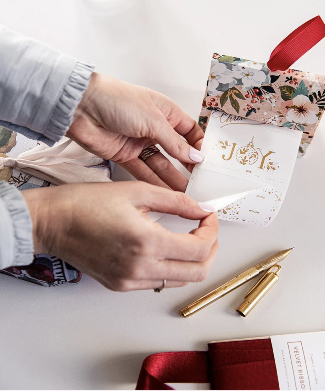 Floral Fields Christmas Stickers on a roll - 40 Pack