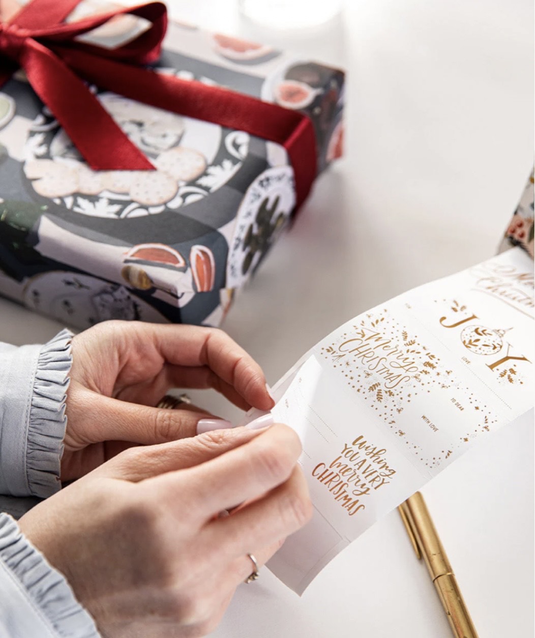 Floral Fields Christmas Stickers on a roll - 40 Pack
