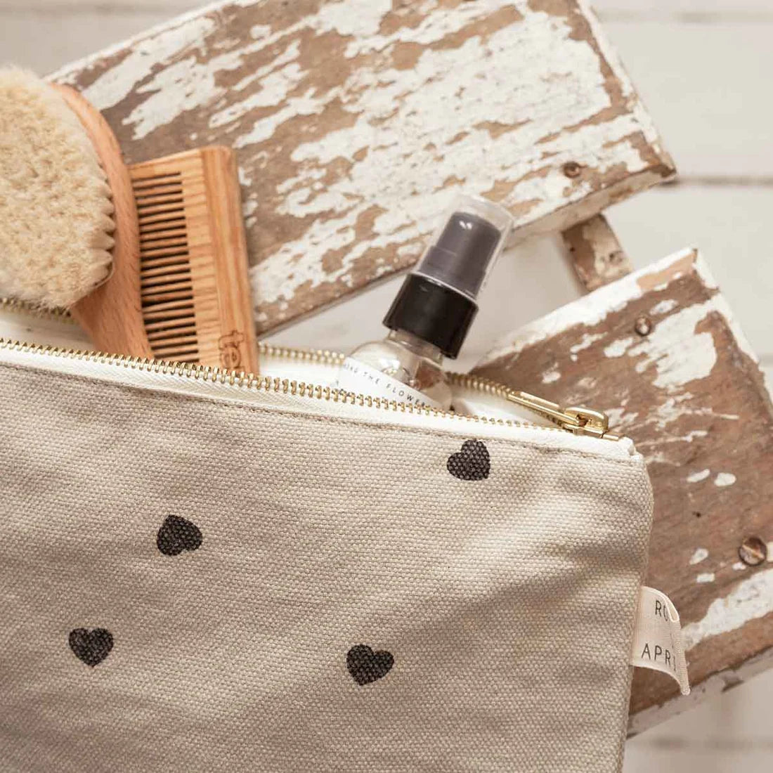 Lili Pouch Heart Print Sand